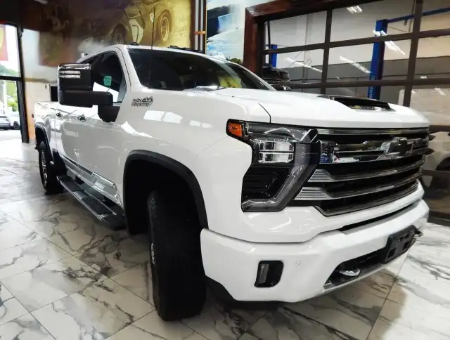 2024 Chevrolet Silverado HD High Country 4WD Crew Cab Standard Box's photo