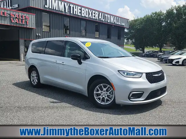 2024 Chrysler Pacifica Touring L's photo
