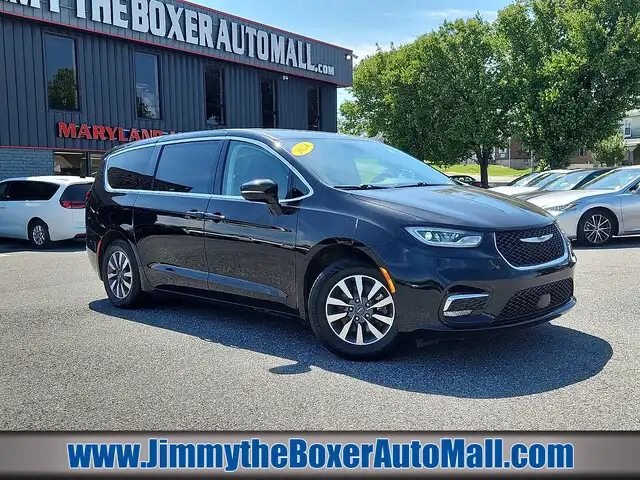 2024 Chrysler Pacifica Hybrid Select PHEV's photo