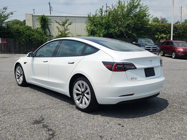 2023 Tesla Model 3 Base photo 3