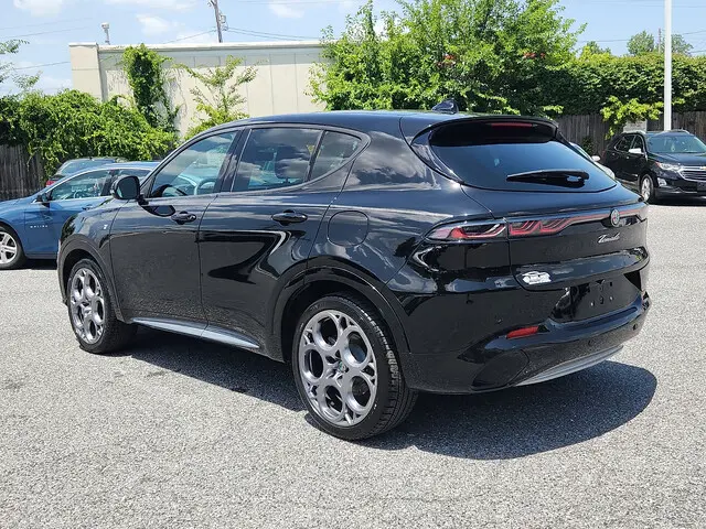 2024 Alfa Romeo Tonale TI photo 3