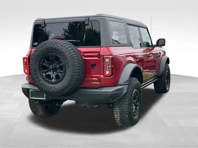 2021 Ford Bronco First Edition 4WD Advanced photo 4