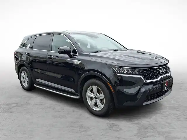 2022 Kia Sorento LX AT's photo