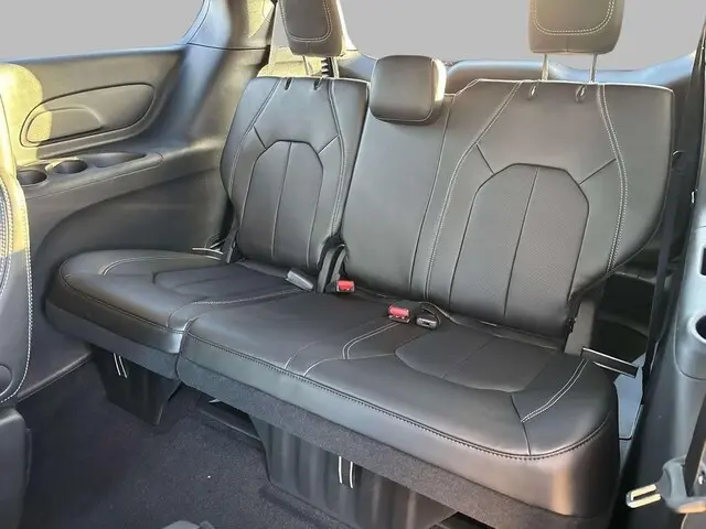 2026 Chrysler Pacifica Select photo 5