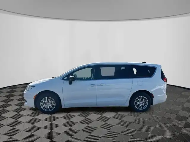 2026 Chrysler Voyager LX's photo