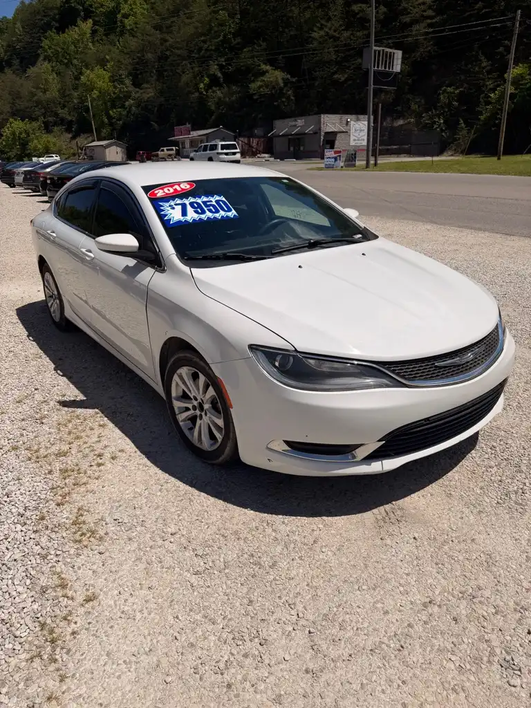 2016 Chrysler 200 Limited's photo