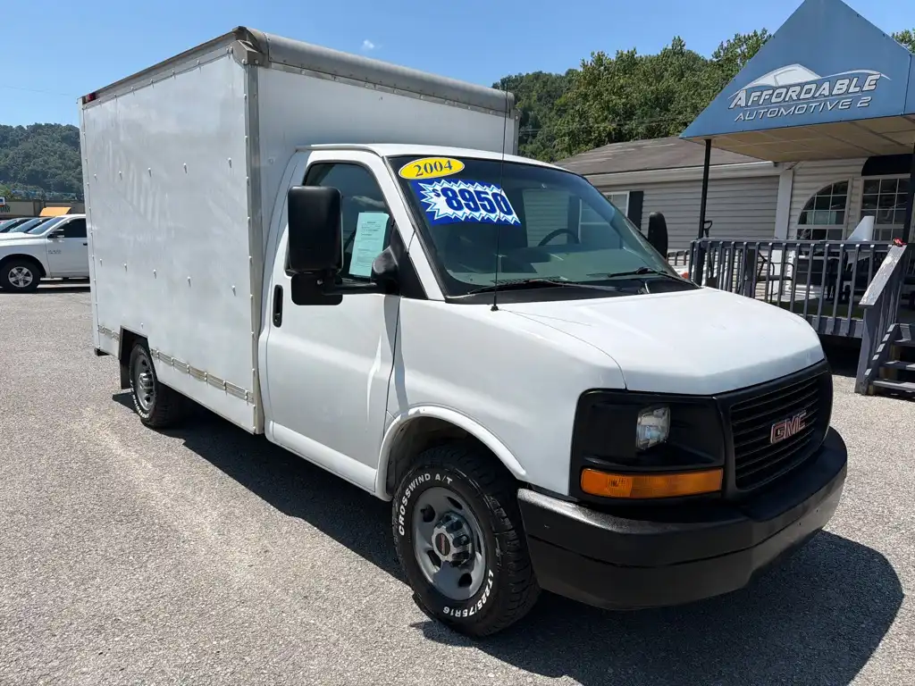 2004 GMC Savana's photo