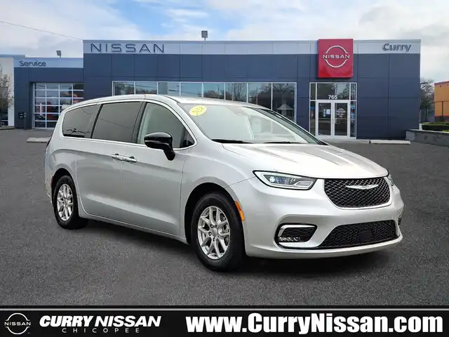 2024 Chrysler Pacifica Touring L's photo