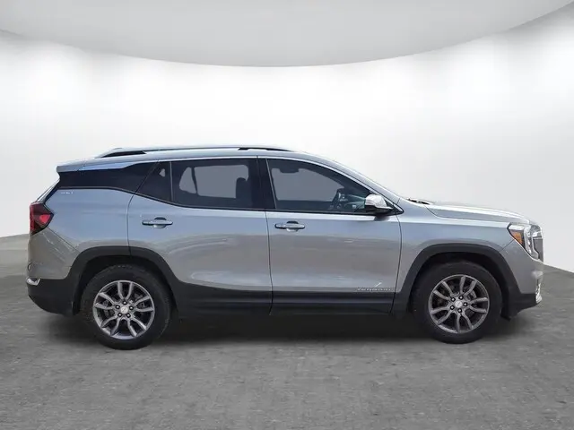 2023 GMC Terrain SLT AWD photo 3