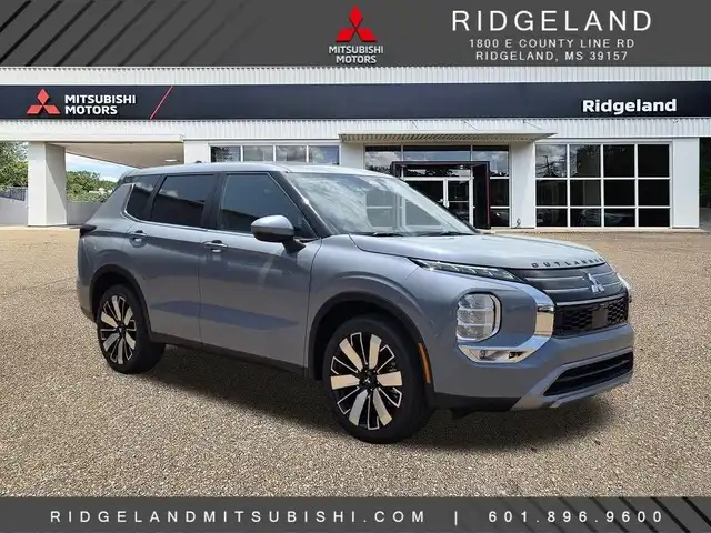 2026 Mitsubishi Outlander SE FWD's photo