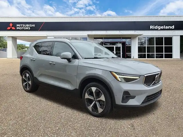2024 Volvo XC40 B5 Plus Bright AWD's photo