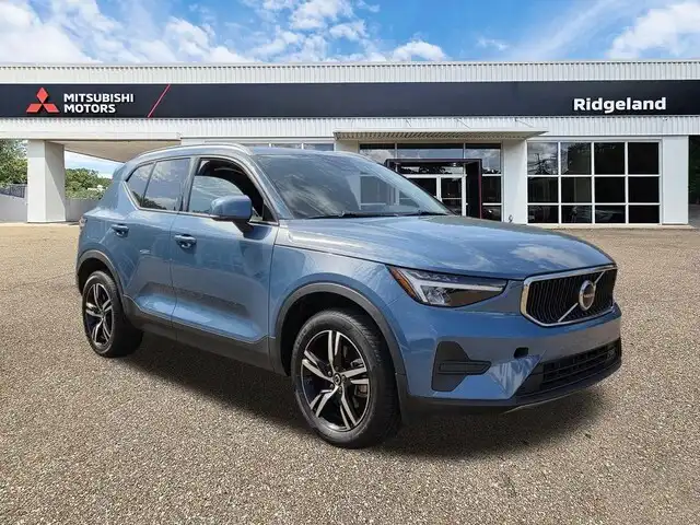 2023 Volvo XC40 B5 Core AWD's photo
