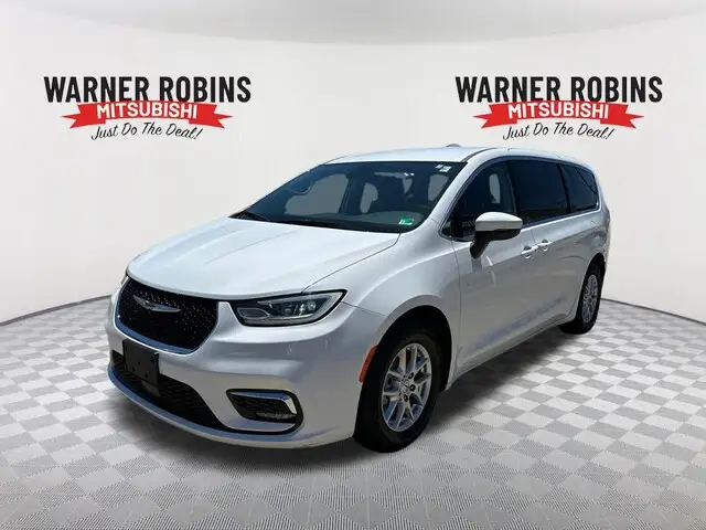 2023 Chrysler Pacifica Touring L photo 1