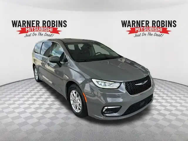 2023 Chrysler Pacifica Touring L's photo