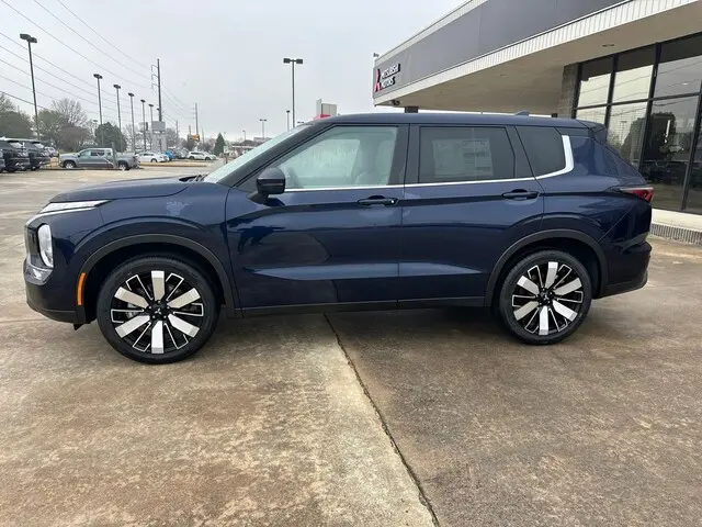 2026 Mitsubishi Outlander SE S-AWC photo 4