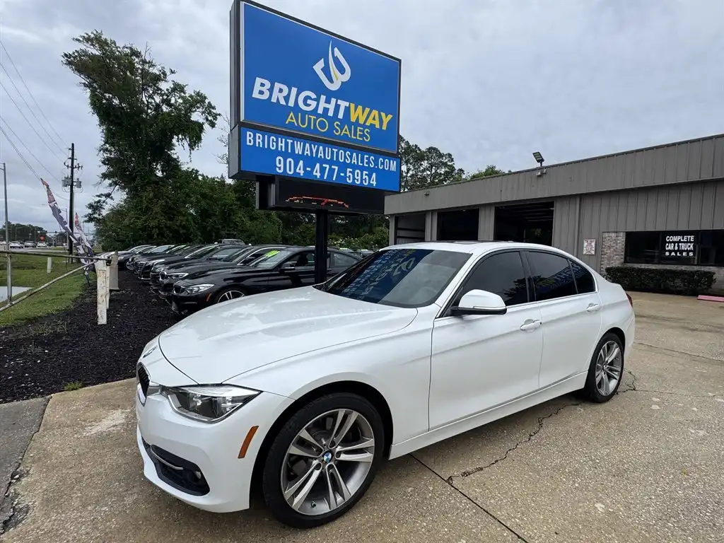2017 BMW 3 Series 330i Sedan's photo
