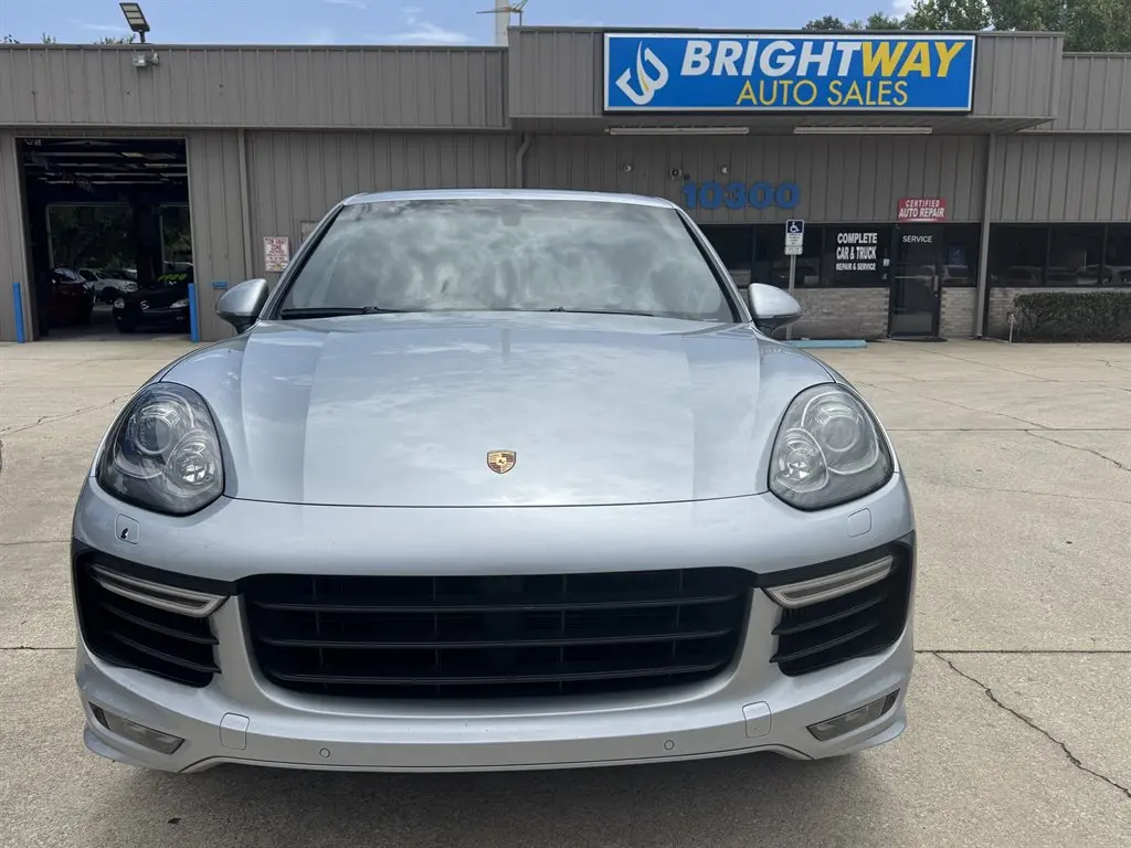 2018 Porsche Cayenne GTS photo 3