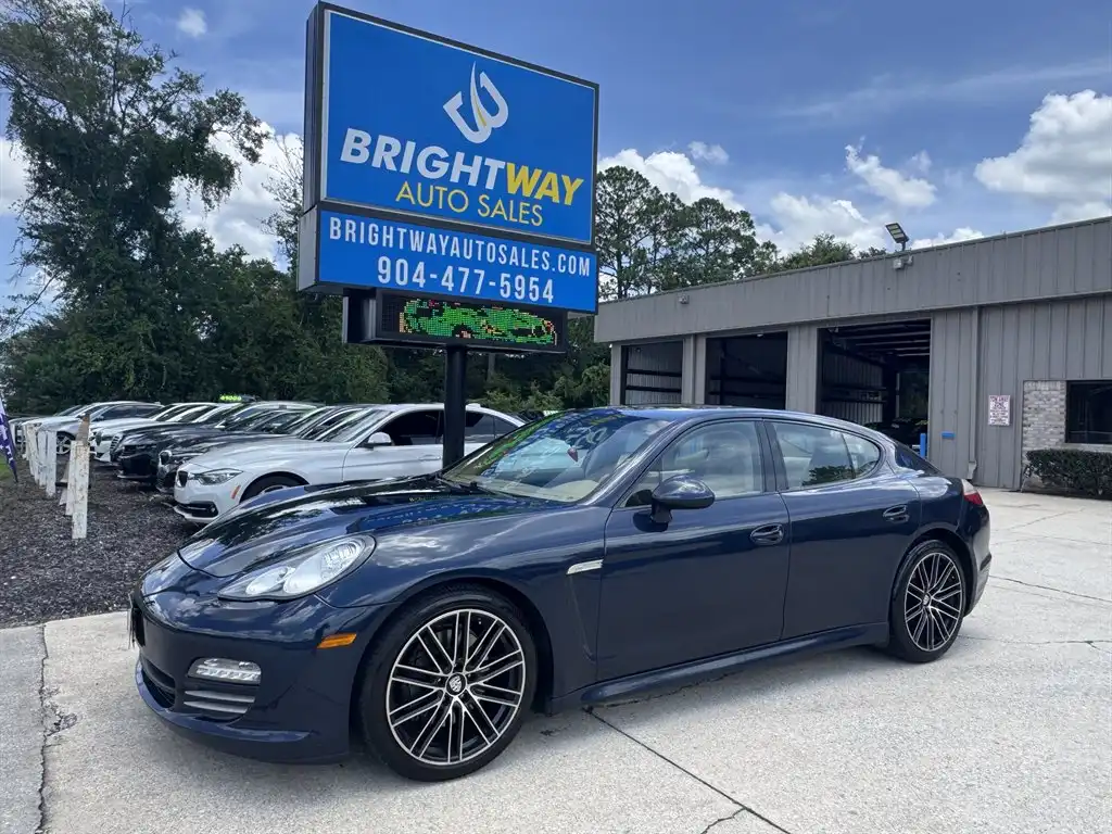 2011 Porsche Panamera 4's photo