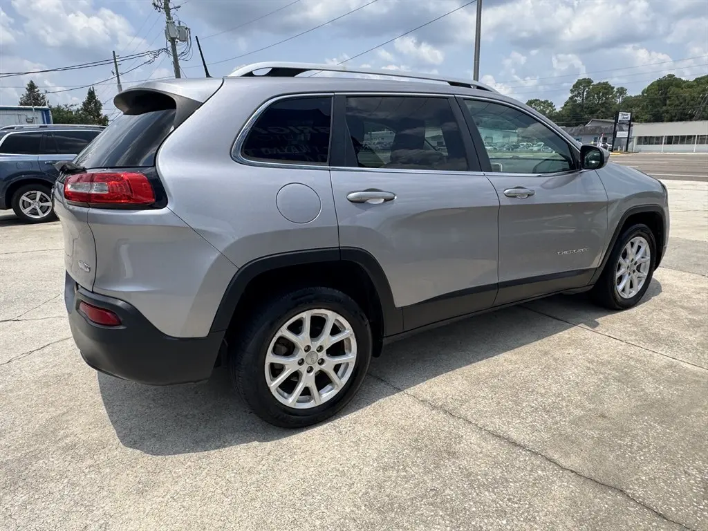 2018 Jeep Cherokee Latitude photo 5