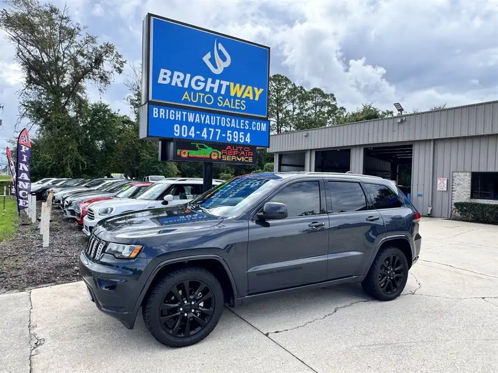 2017 Jeep Grand Cherokee Altitude's photo