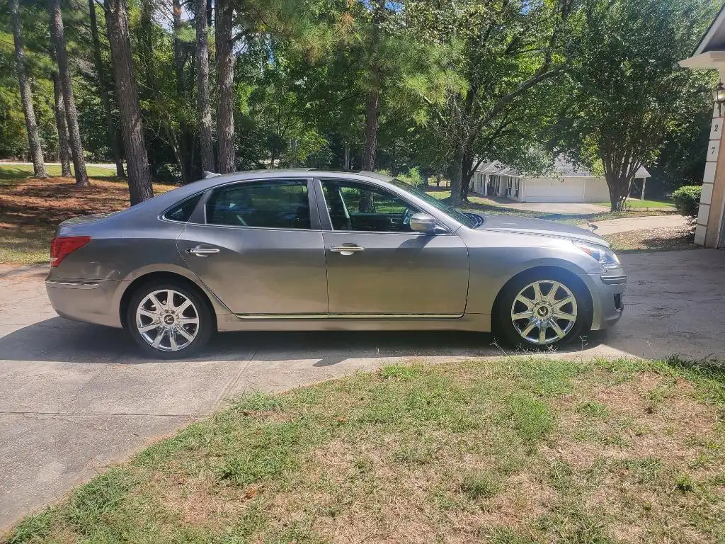 2011 Hyundai Equus Signature's photo