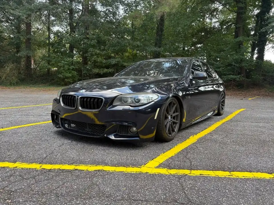 2011 BMW 5 Series 550i xDrive Sedan's photo