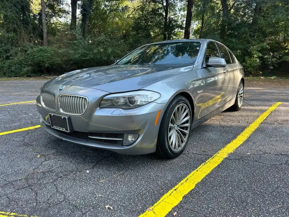2011 BMW 5 Series 550i Sedan's photo