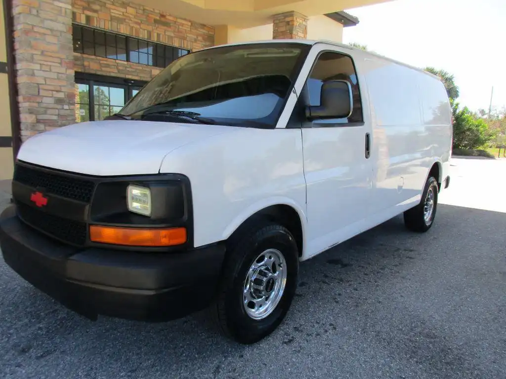 2008 Chevrolet Express 2500 Work Van HD's photo