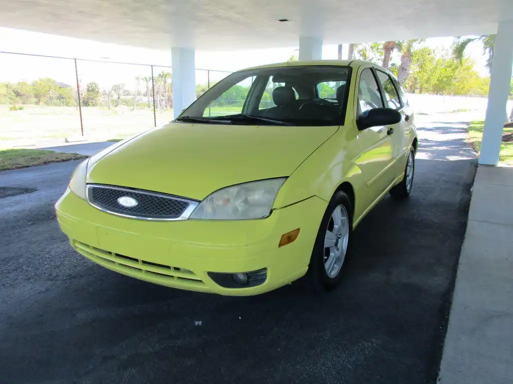 2005 Ford Focus ZX5 SE's photo