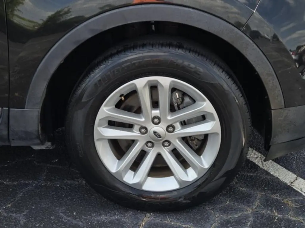 2015 Ford Explorer XLT photo 4