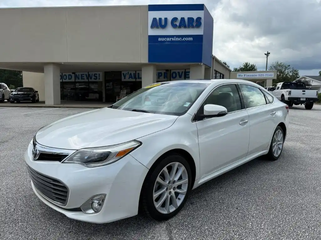 2013 Toyota Avalon Limited's photo