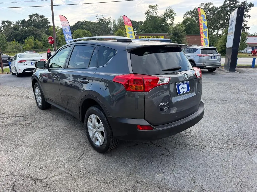2015 Toyota RAV4 LE photo 3