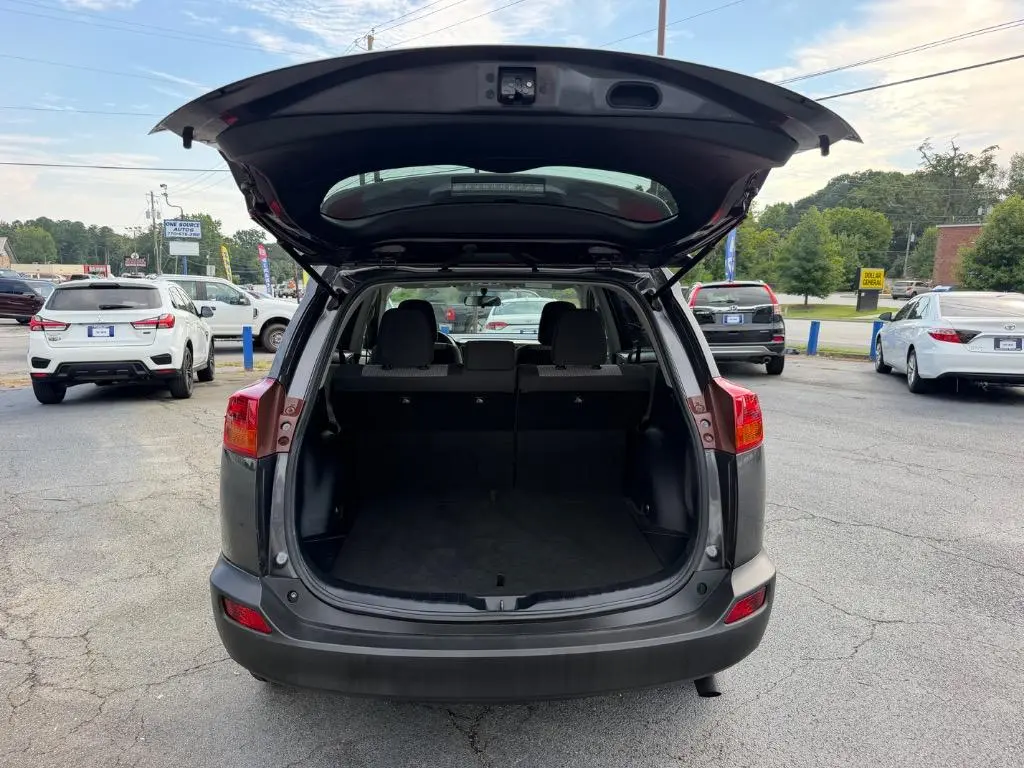 2015 Toyota RAV4 LE photo 5