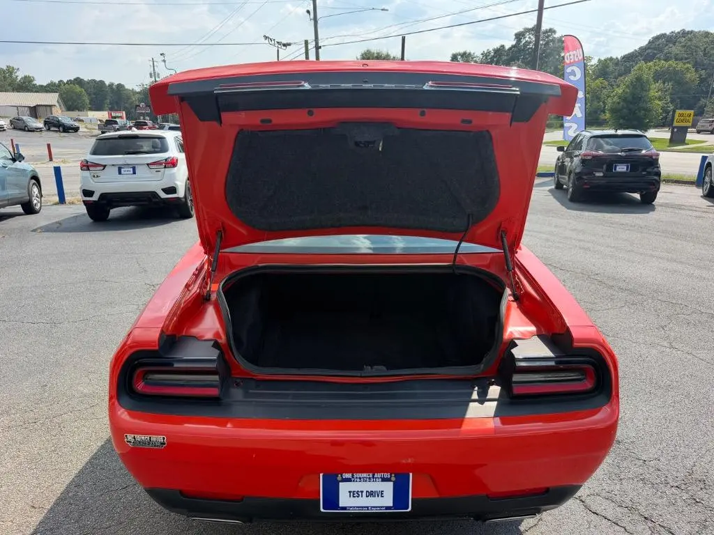 2020 Dodge Challenger SXT Auto photo 5