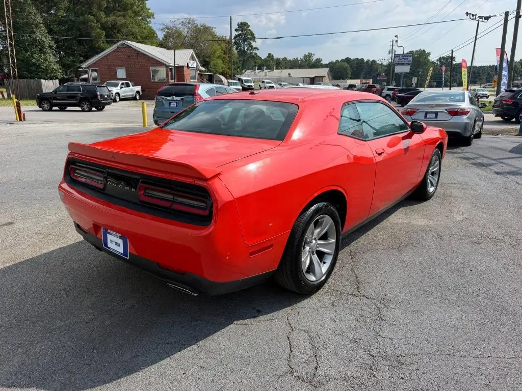 2020 Dodge Challenger SXT Auto photo 4