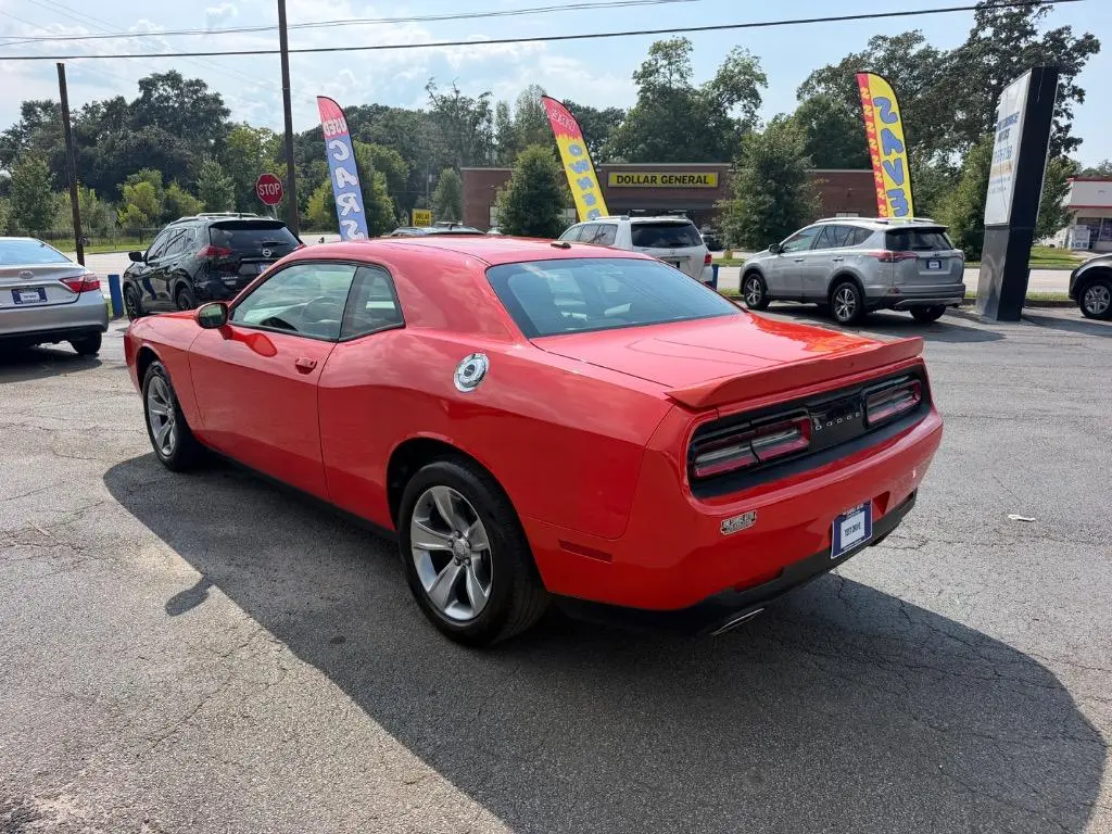 2020 Dodge Challenger SXT Auto photo 3