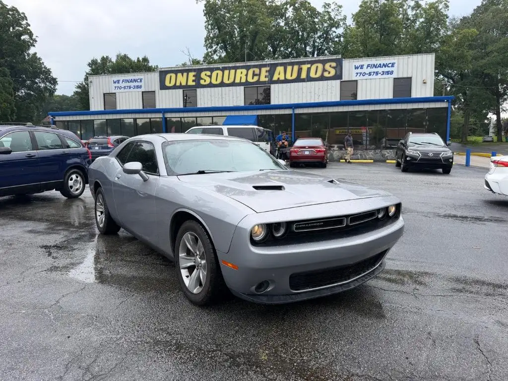2018 Dodge Challenger SXT photo 1