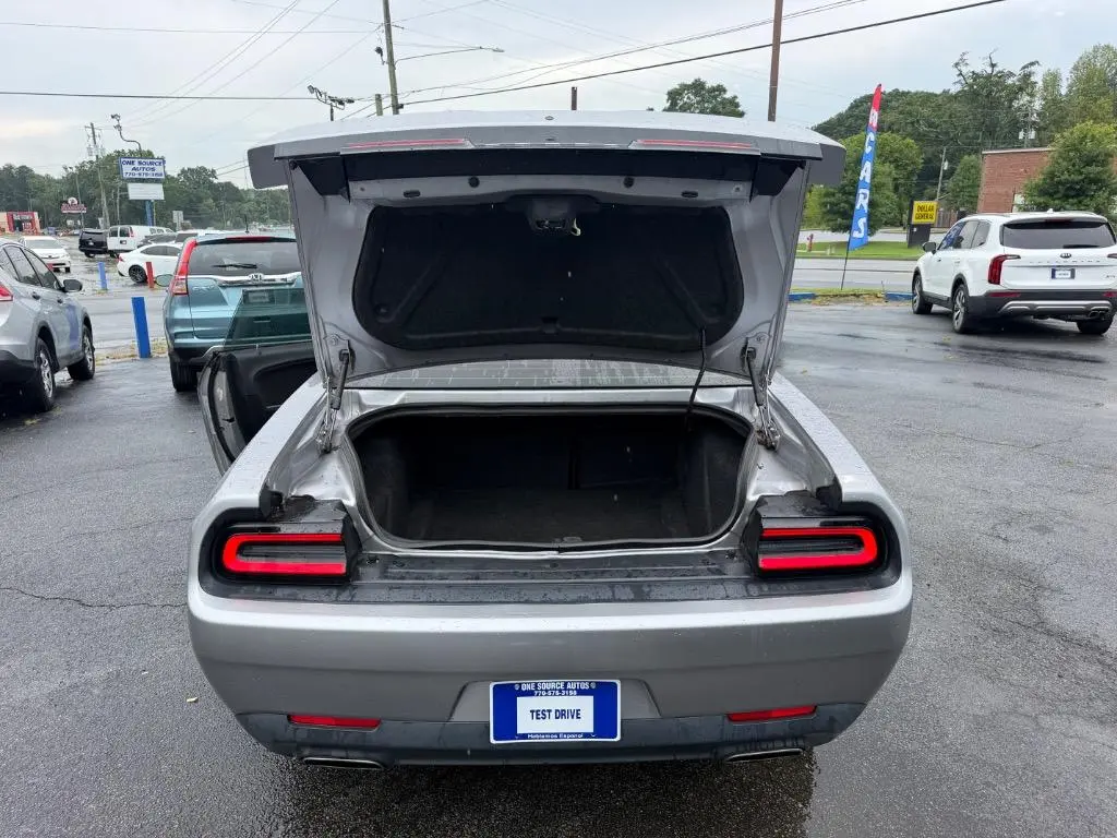 2018 Dodge Challenger SXT photo 5