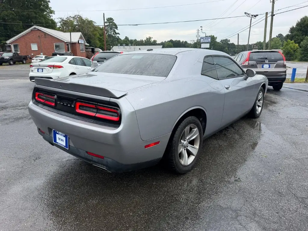 2018 Dodge Challenger SXT photo 4