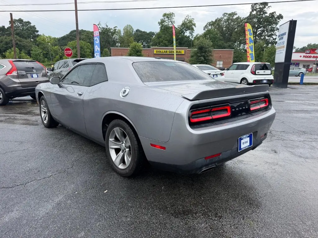 2018 Dodge Challenger SXT photo 3