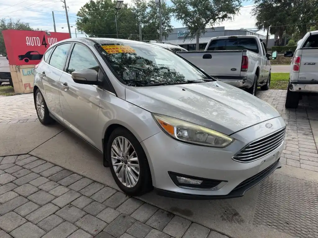 2016 Ford Focus 5 Door Hatch Titanium's photo