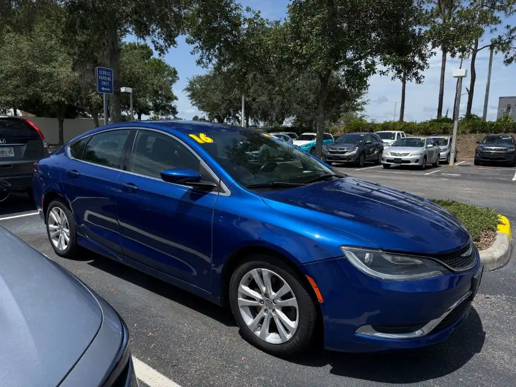 2016 Chrysler 200 Limited's photo
