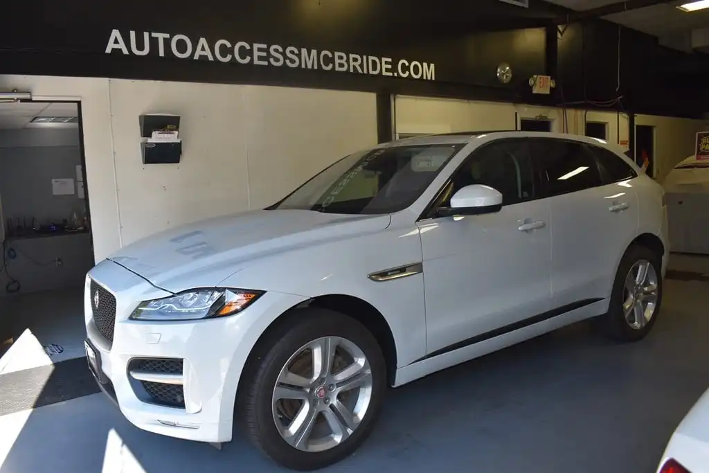 2017 Jaguar F-PACE 35t R-Sport AWD's photo