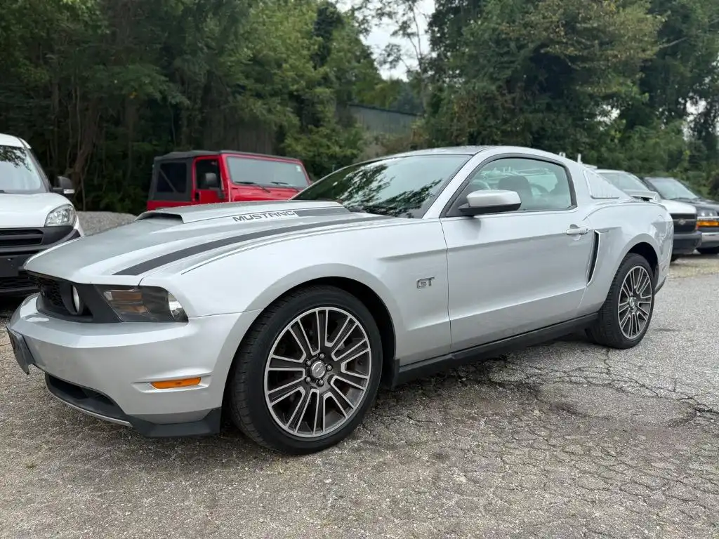 2010 Ford Mustang GT Premium's photo