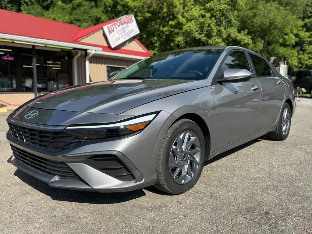 2024 Hyundai Elantra 2.0 SEL IVT's photo