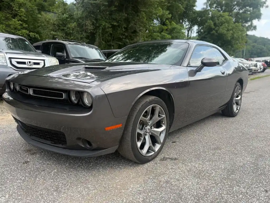 2017 Dodge Challenger SXT's photo