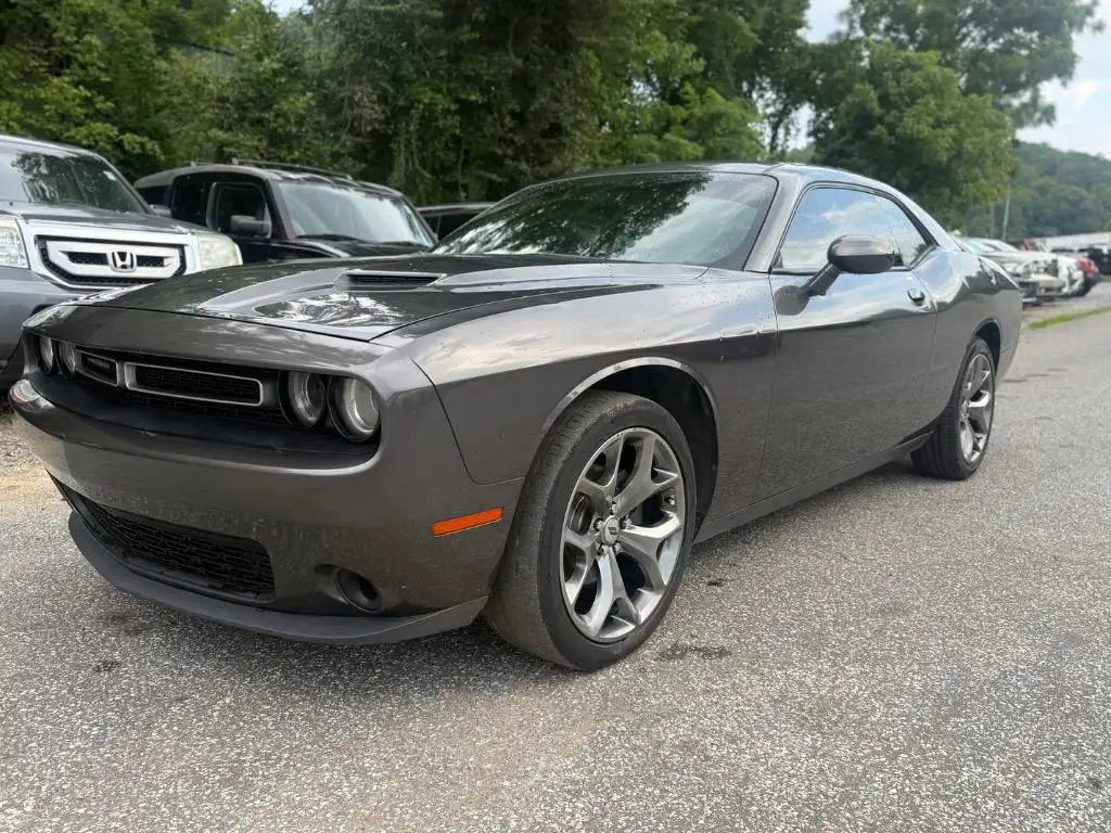 2017 Dodge Challenger SXT's photo