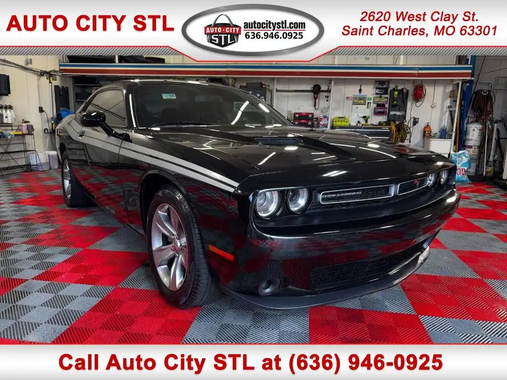 2019 Dodge Challenger SXT Auto's photo