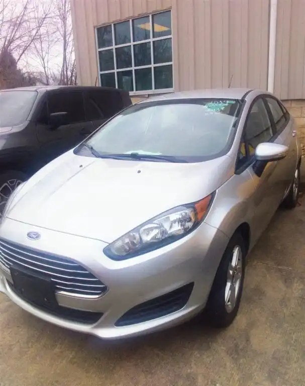 2017 Ford Fiesta SE Sedan's photo