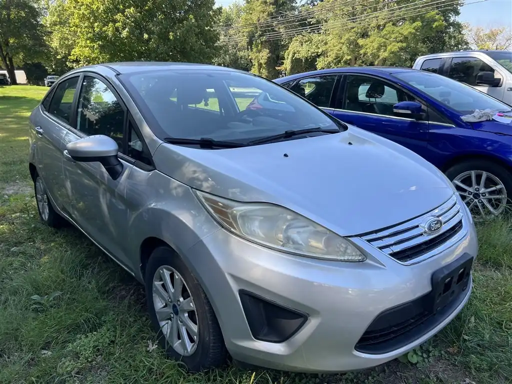 2012 Ford Fiesta SE Sedan's photo